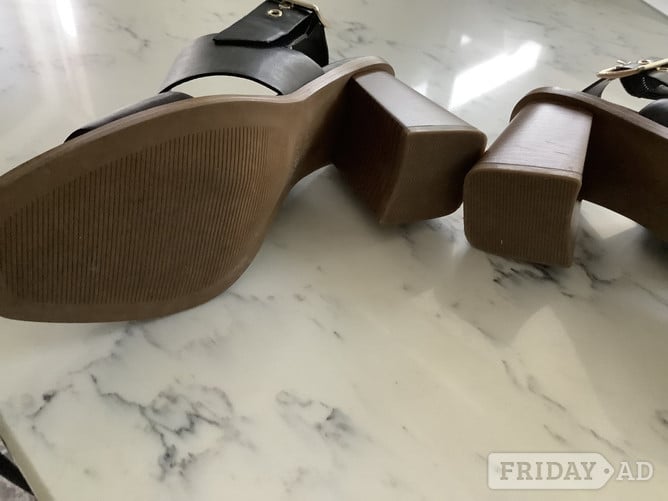Worthing M & S sandals navy 4 1/2