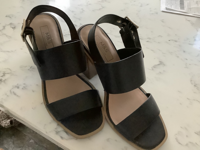 M & S sandals navy 4 1/2