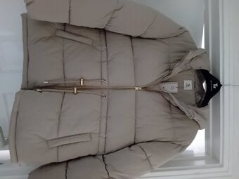 Ladies puffer coat with hood colour neutral   NEW 
