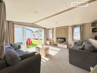 2 BEDROOM EXTRA LARGE CARAVAN WITH PATIO DOORS, FREE SUPERFAST FI