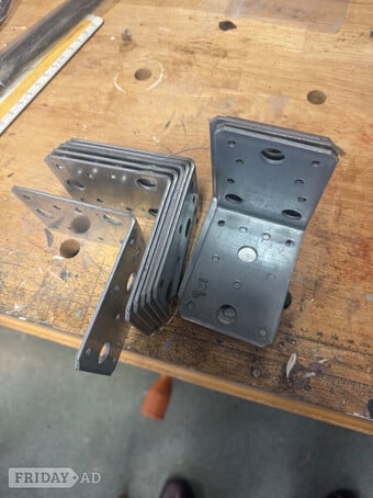 10 x 90 degree metal brackets