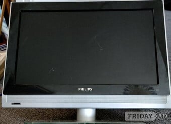 Philips 26inch TV & Remote £5 marks on the screen. BN44 3LP