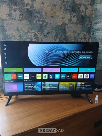LG 32 inch TV Smart  couple of months old mint condition 👌 100 