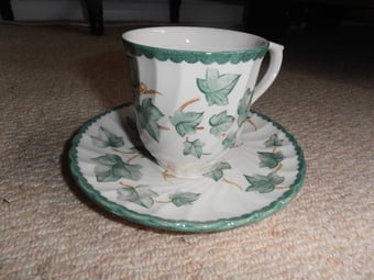 Pretty Green Leaf Crockery