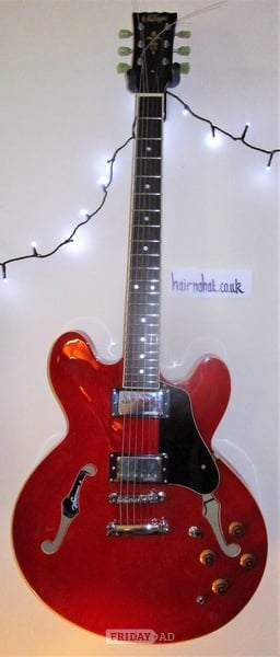 VINTAGE VSA500 CR in Immaculate condition. Quality New Strings and set-up Player Ready