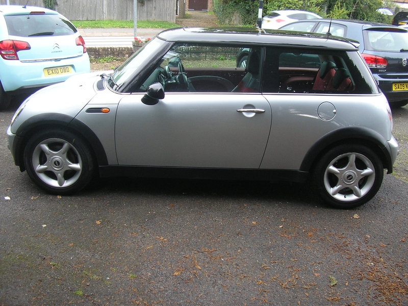 Mini Hatch Cooper 2002 - Cars in Polegate