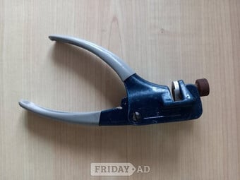 Eclipse 77 saw blade tooth setter