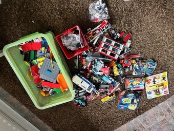 Lego. Loads of Lego including some unopened and a Lego ideas book
