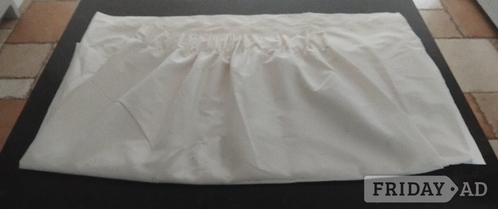 2 Pair Curtina Fully Lined Curtains, Almost New in Tunbridge Wells