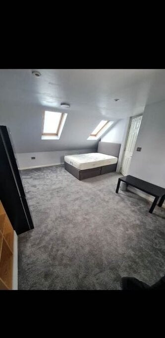 Specious Large Loft Ensuite Available For Female