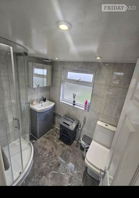 Specious Large Loft Ensuite Available For Female