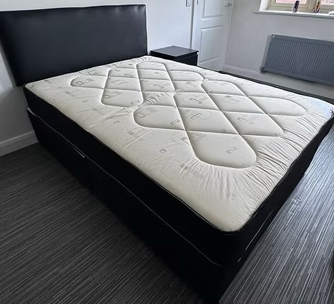 4 foot pinemaster mattress with divan base and Hb