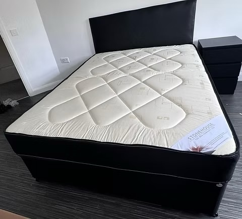 4 foot pinemaster mattress with divan base and Hb - Furniture