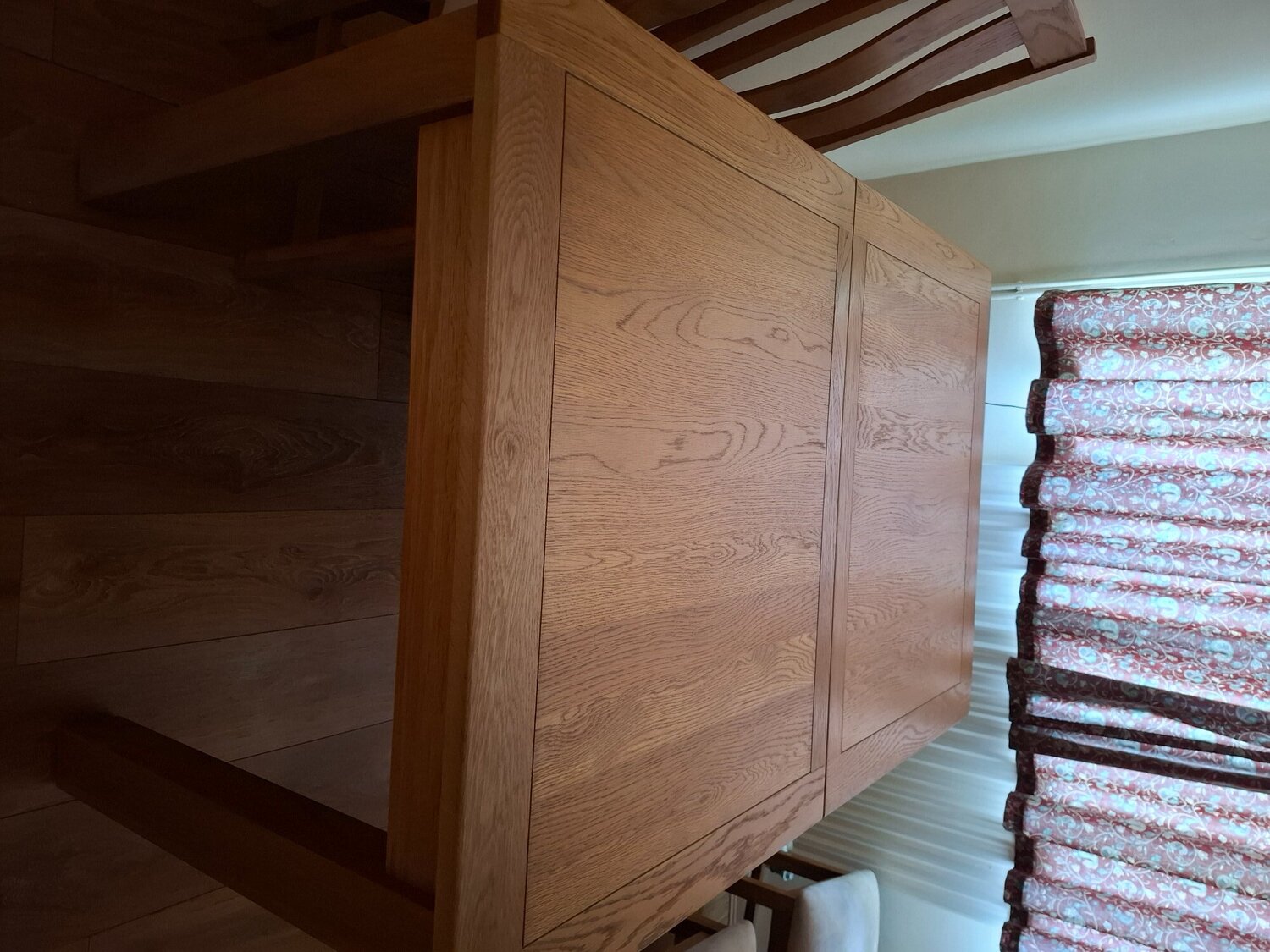 Worthing Solid oak dining table 