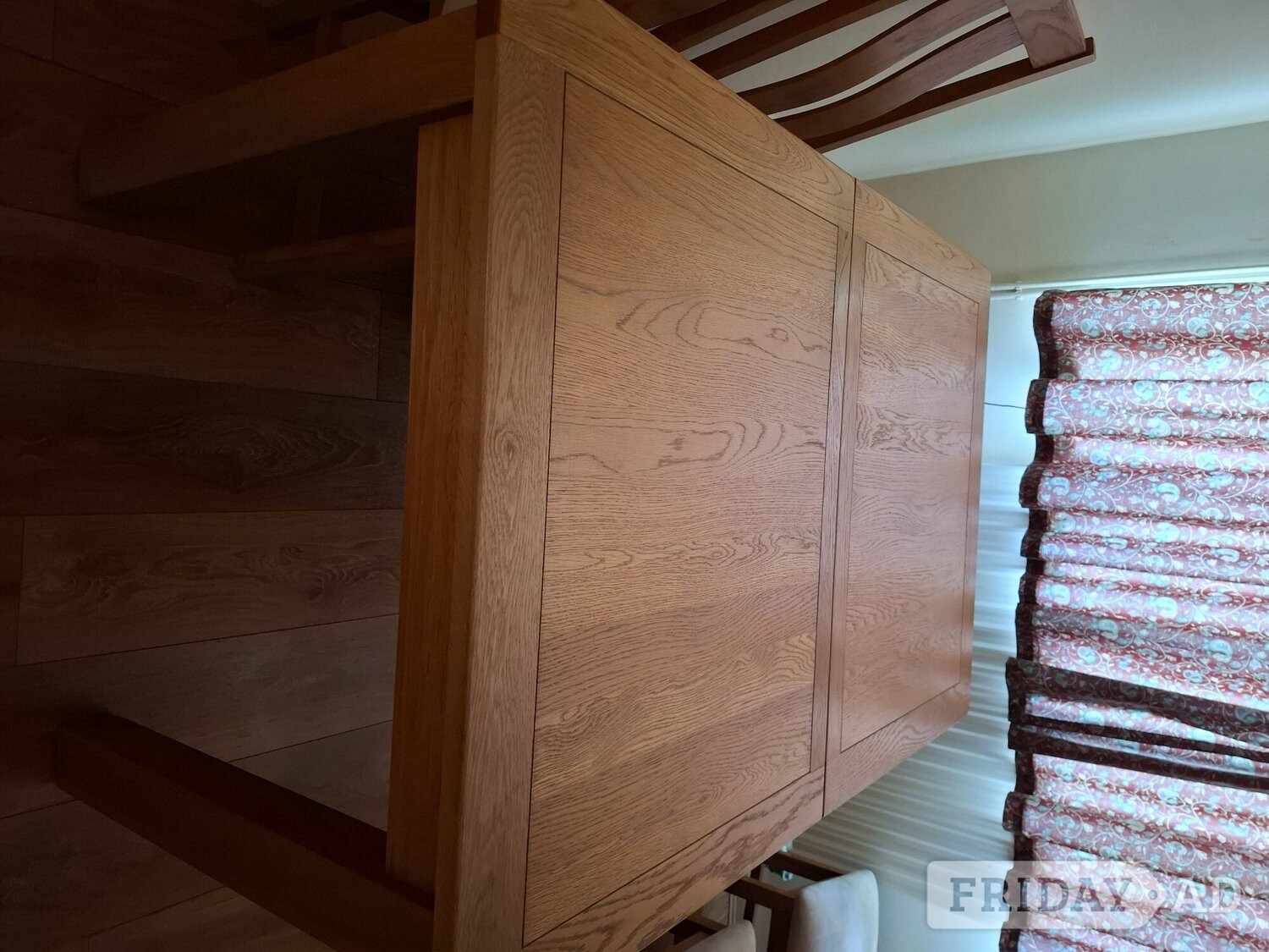 Worthing Solid oak dining table 