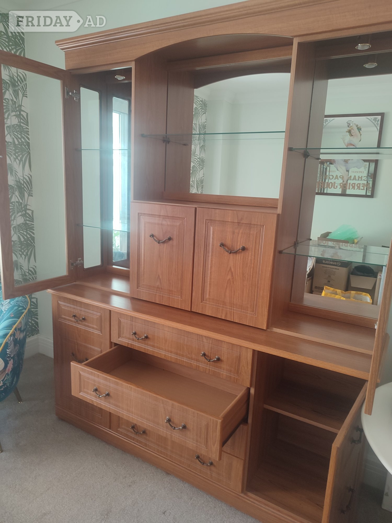 Glass display cabinet 
