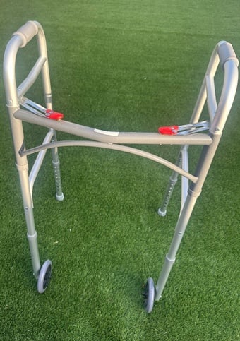 Aluminium folding walker