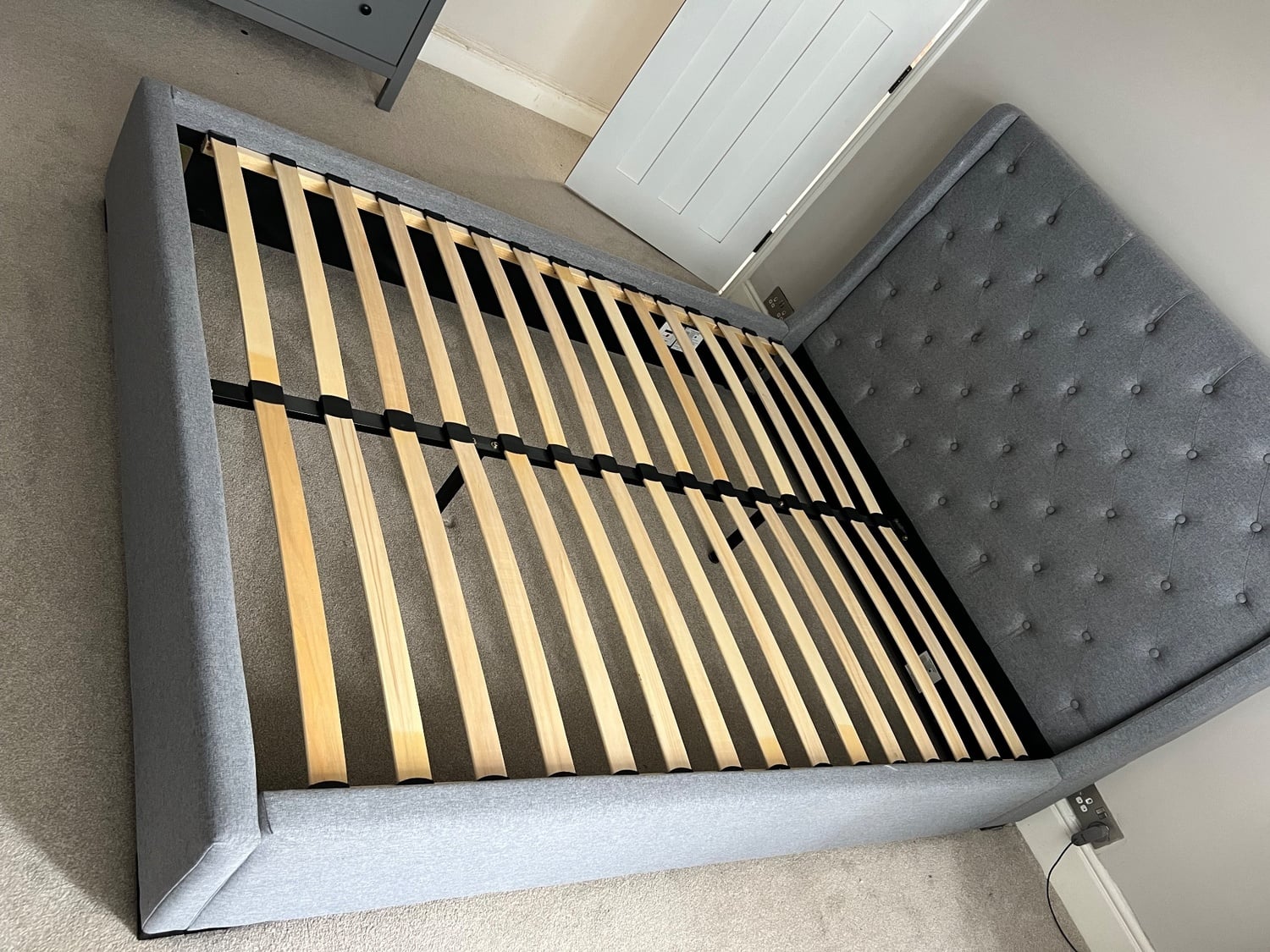 Tunbridge Wells A lovely grey fabric king size bed frame.