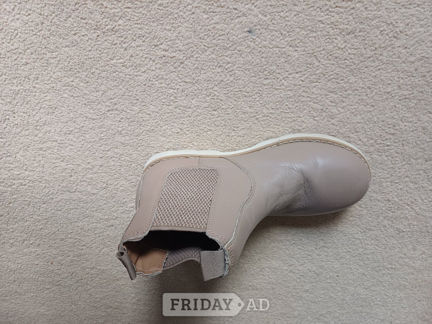 Boys ankle boots Size 4 Beige