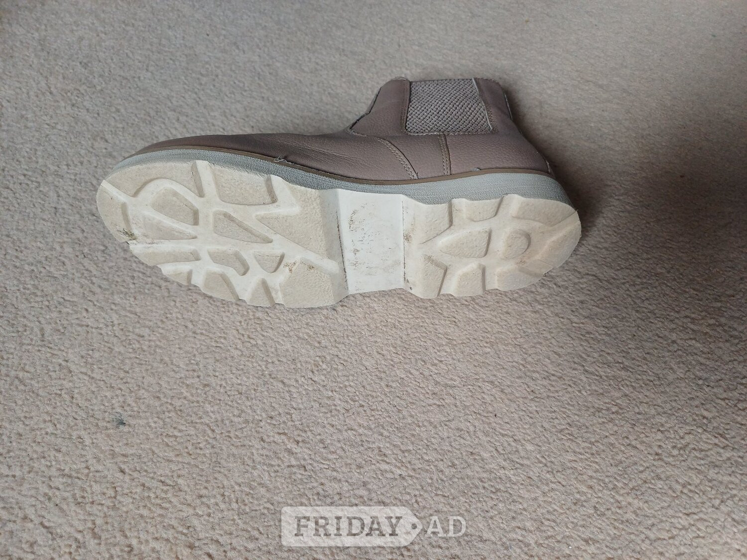 Tunbridge Wells Boys ankle boots Size 4 Beige
