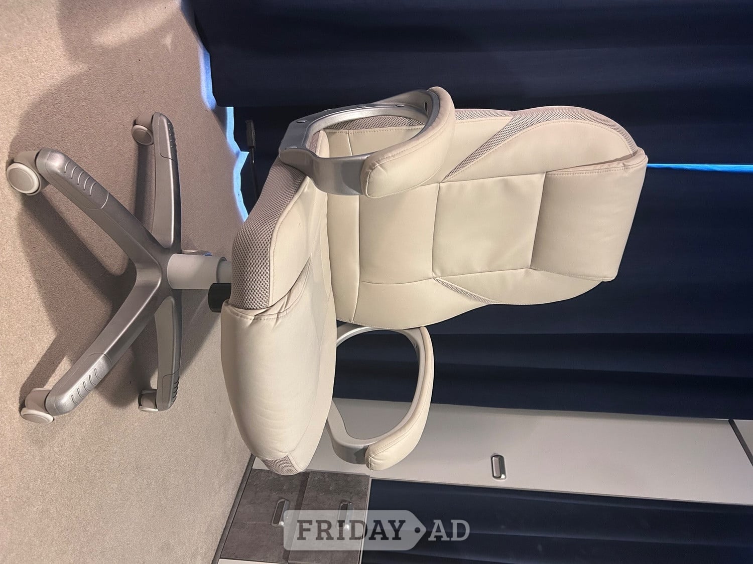 White Faux Leather High Back Office/Desk Chair – Excellent Condit in Eastbourne