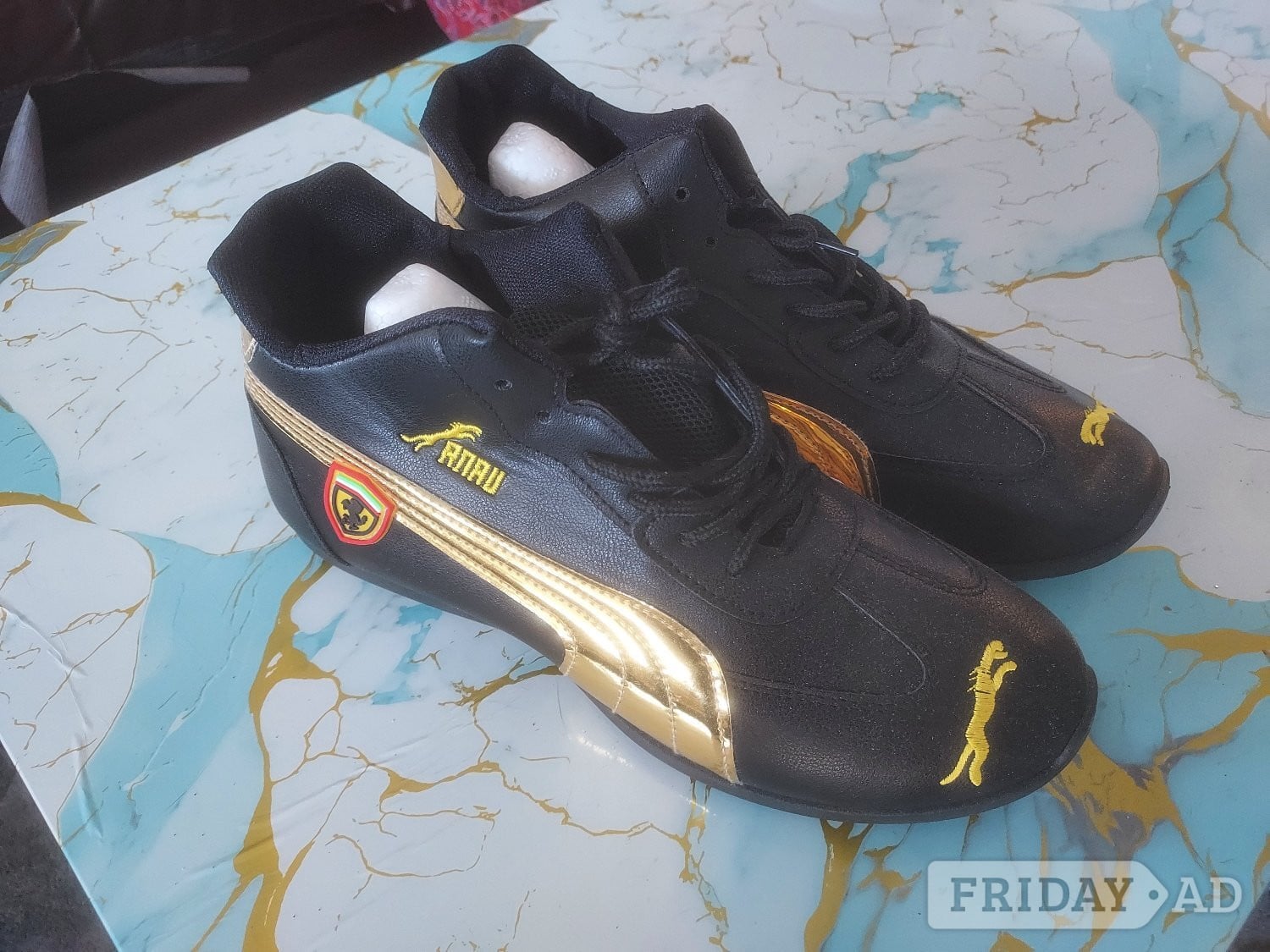 SPORTS TRAINERS Size UK9.5/10 in Brighton