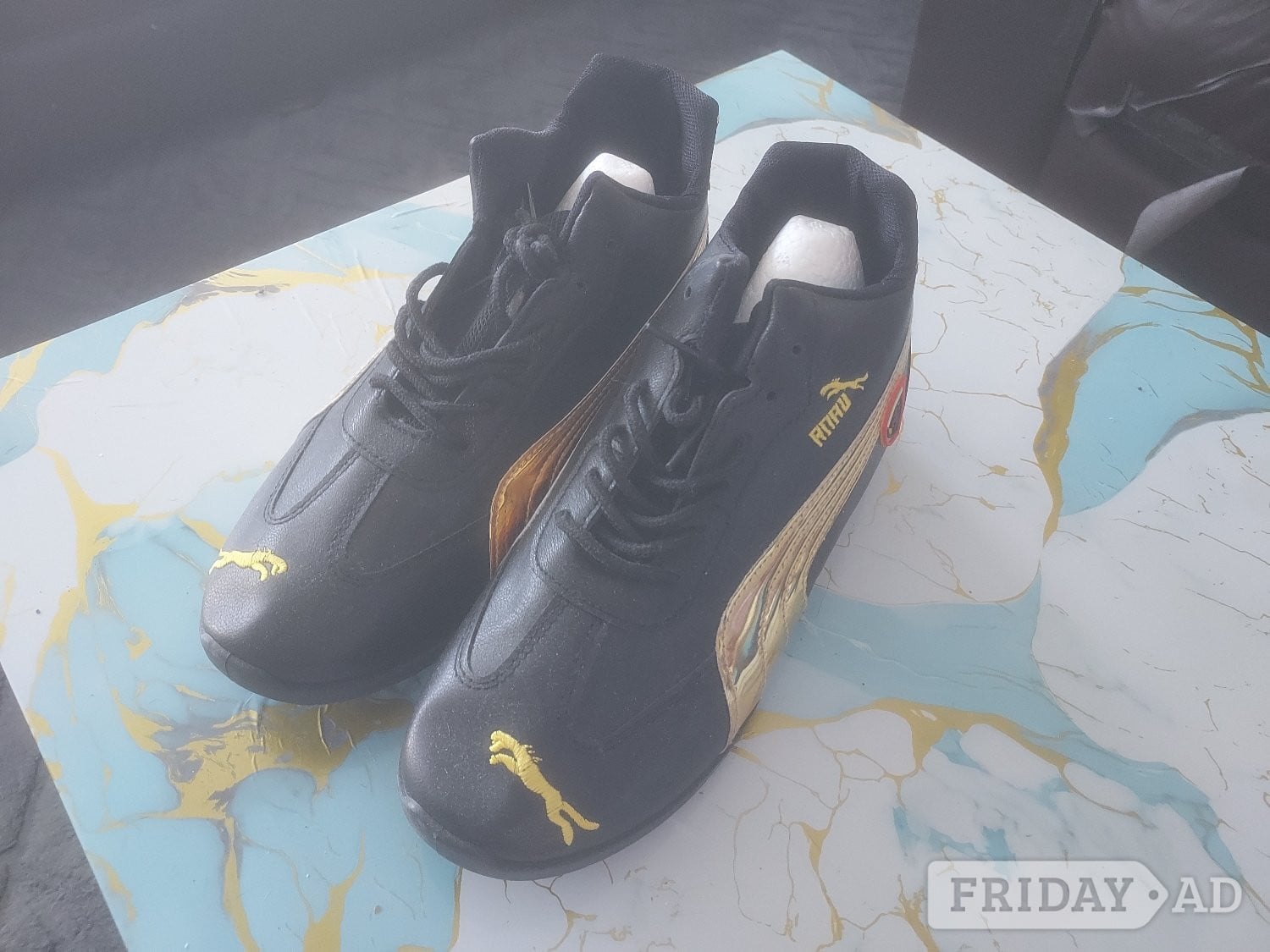 SPORTS TRAINERS Size UK9.5/10