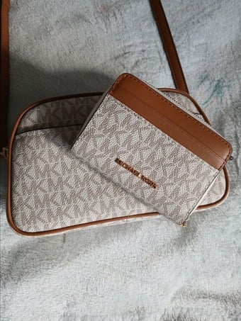 No scammers.  Genuine mk sidebag and purse set Tunbridge wells 