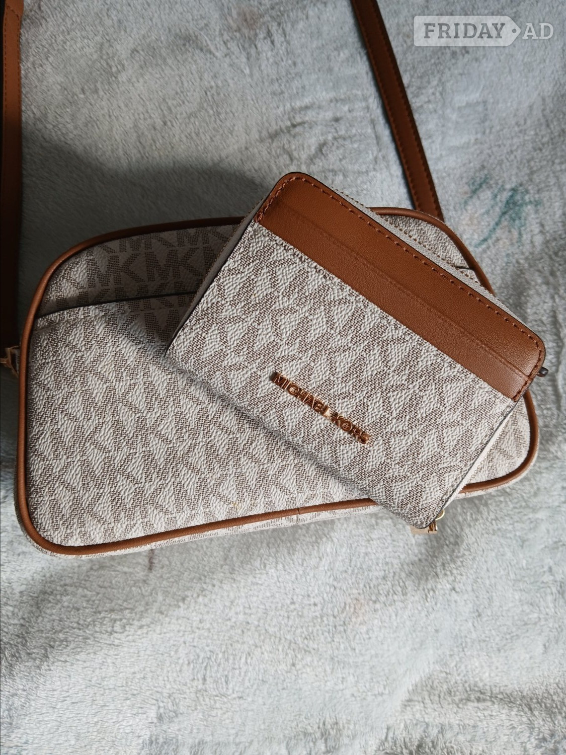 No scammers.  Genuine mk sidebag and purse set Tunbridge wells  in Tunbridge Wells
