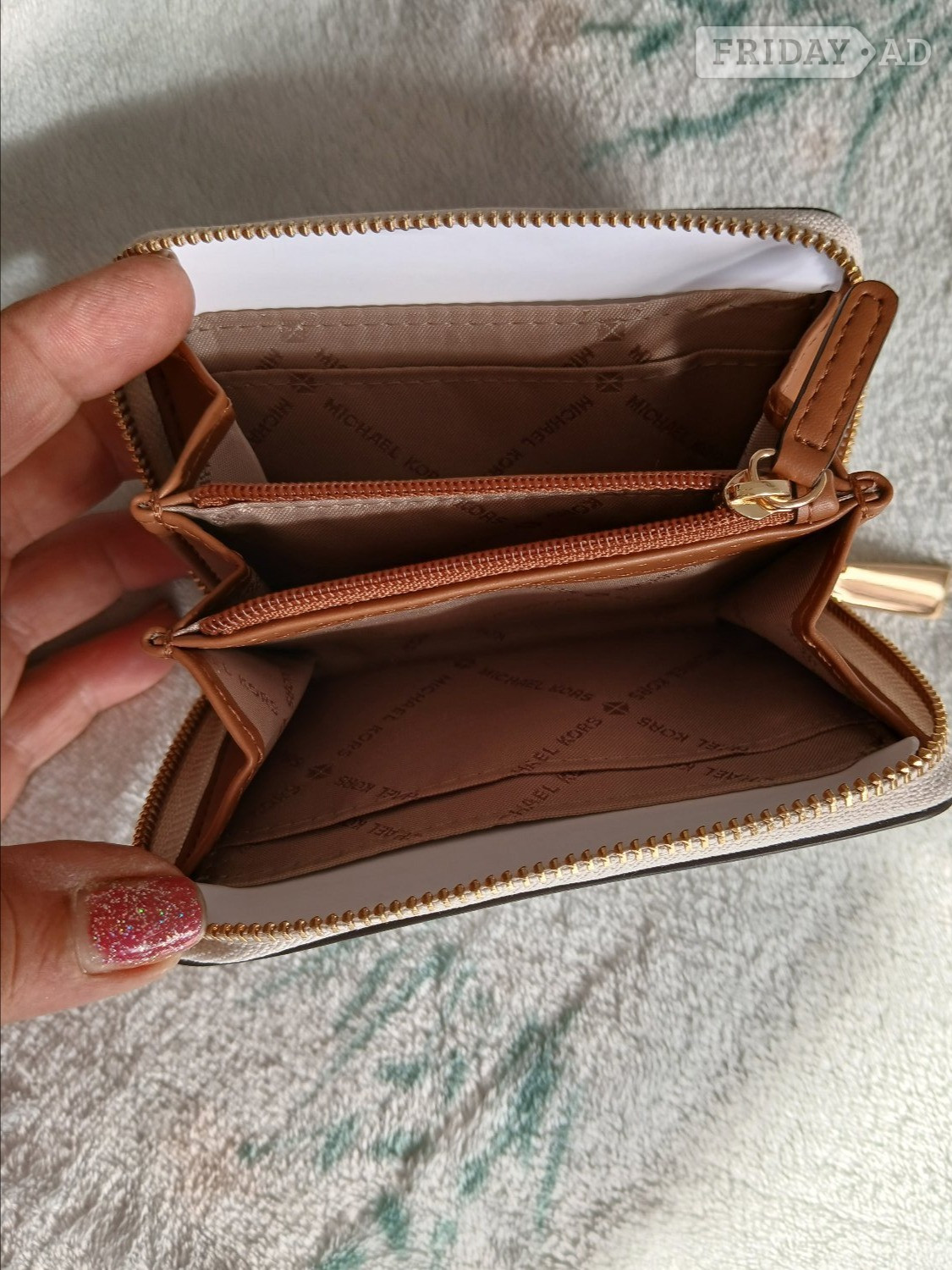 No scammers.  Genuine mk sidebag and purse set Tunbridge wells 