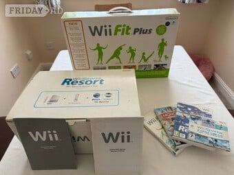 Nintendo Wiii Fit Plus Console Kit Bundle,2 CTRL 2 Nunchuk Games