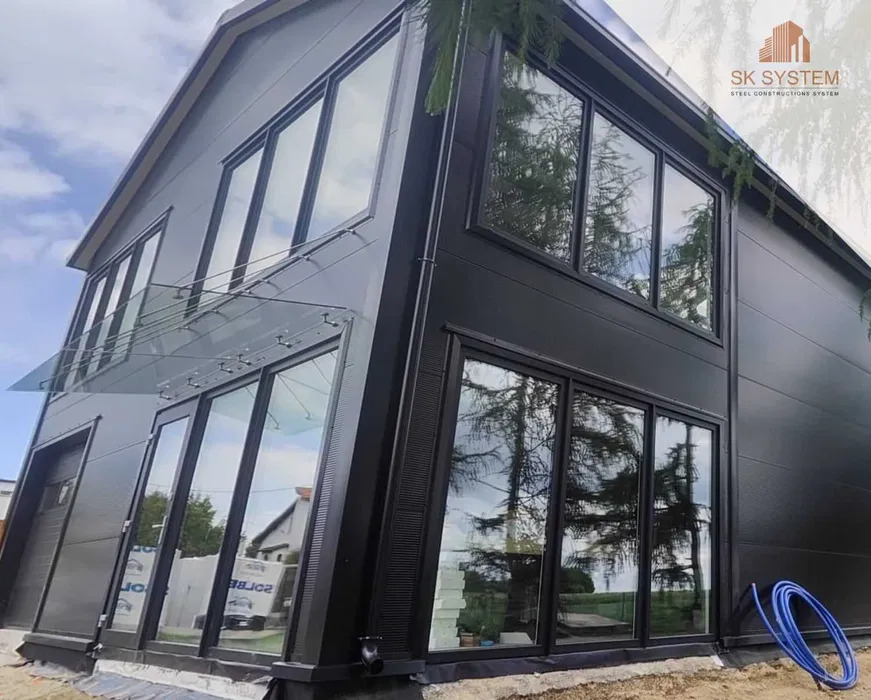 283,5m2 Insulated Steel frame building with bespoke design