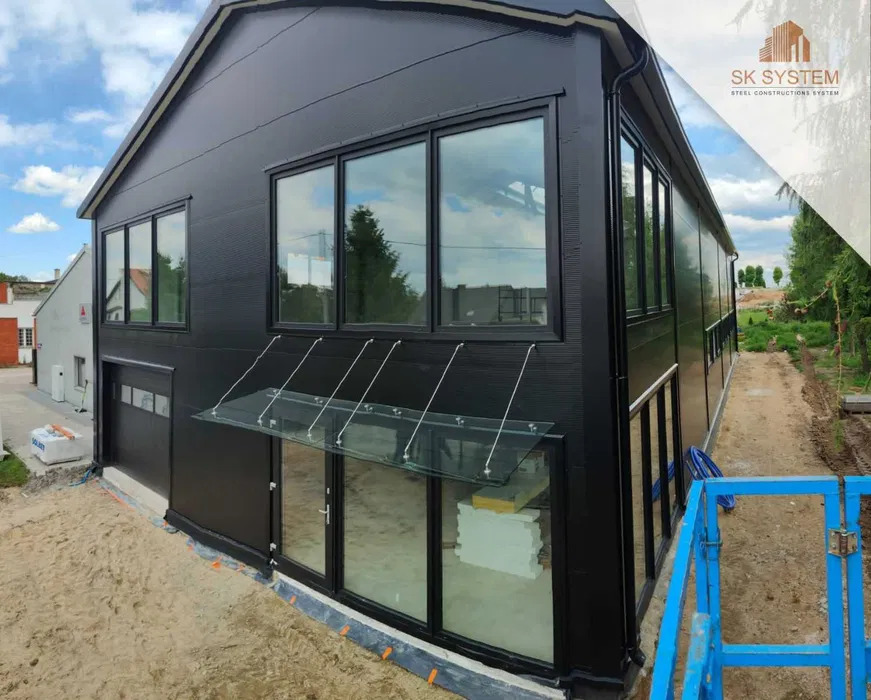 London 283,5m2 Insulated Steel frame building with bespoke design