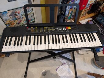 Yamaha PSR-F52 keyboard in great condition