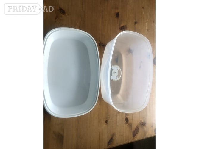 Bexhill-On-Sea Cake container 10.5” X 7” X 5” high.   Calls only