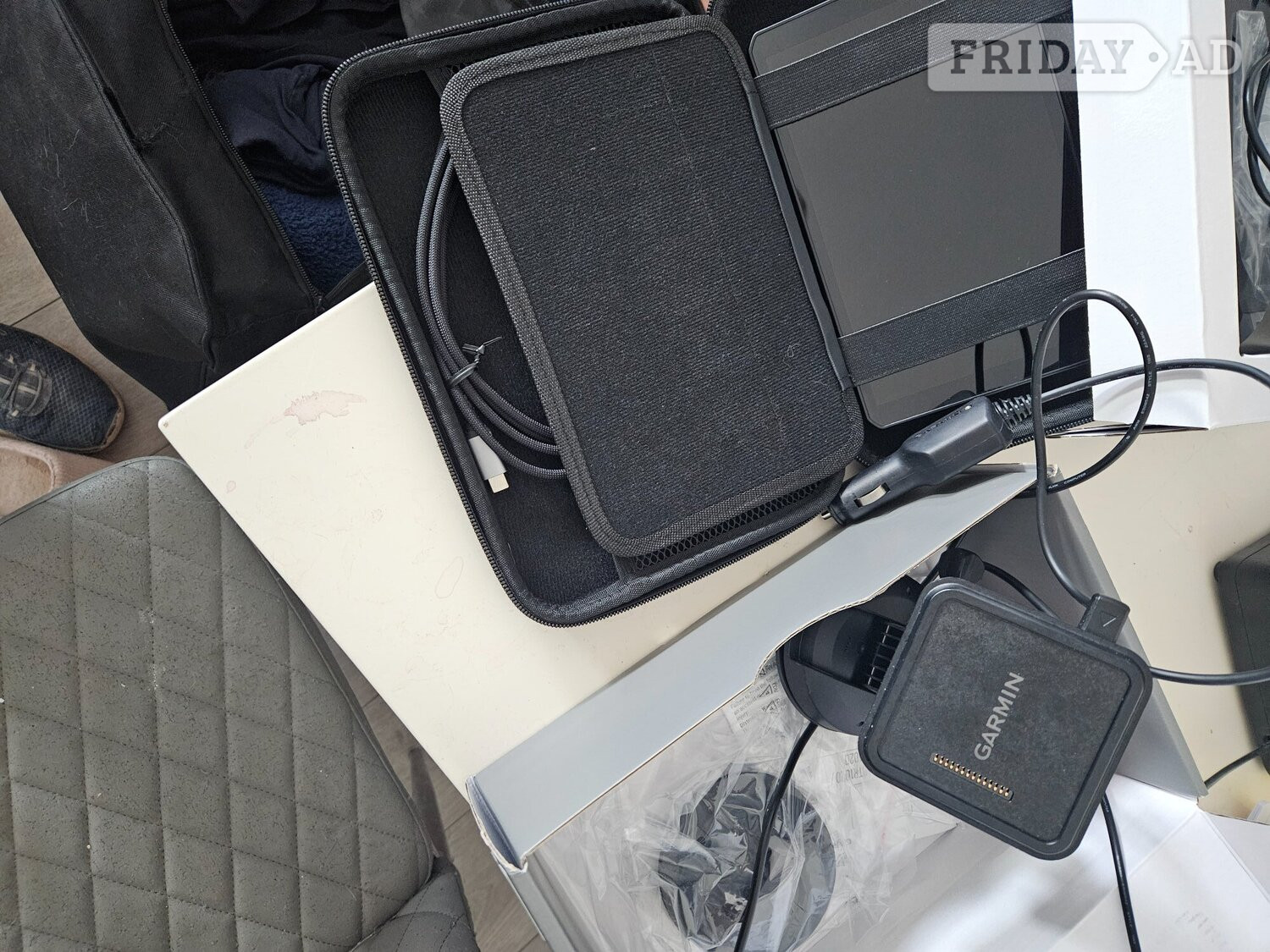 Garmin dezl lgv 820 satnav 6 months old