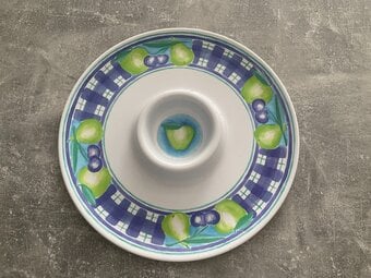 Plastic serving plate diameter approx. 34cm great condition
