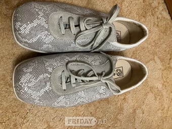 DB wide fit casual trainer