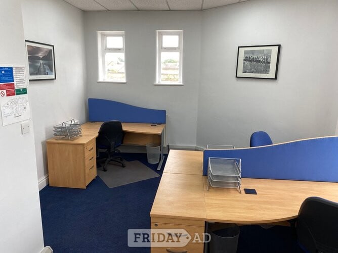 Leeds Leigh House, Leeds - Office Suite F16 - 3 Desk Office Available