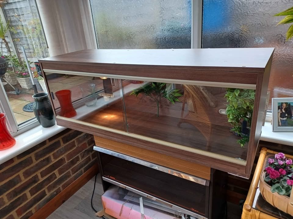 Vivarium 4 foot with electrics