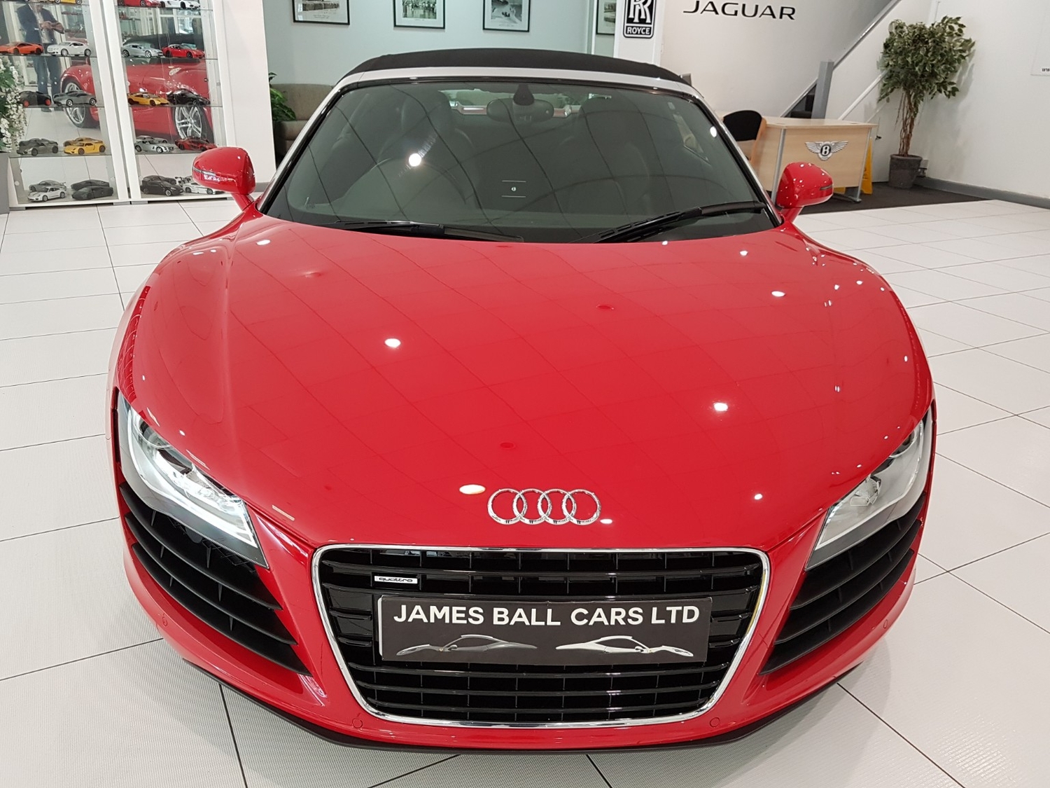 [ berth ]Audi R8