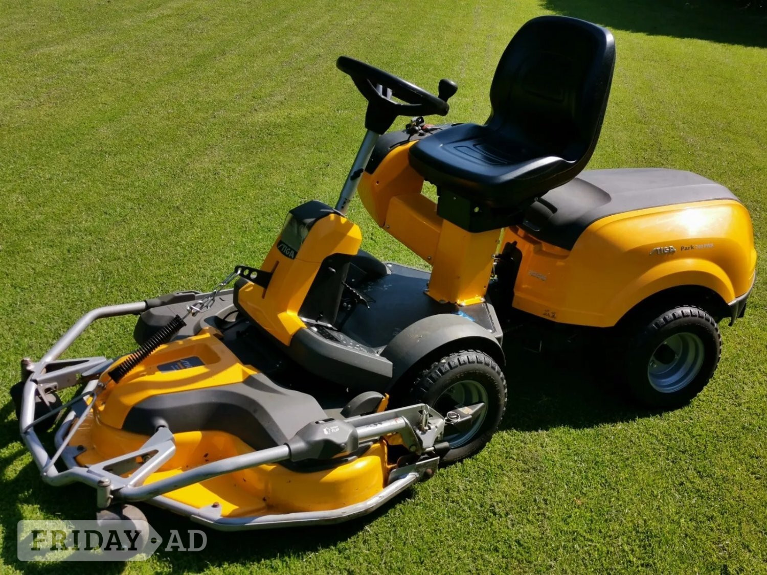 2020 STIGA Park 740 PWX 110cm 18HP V-Twin Petrol 4WD in London