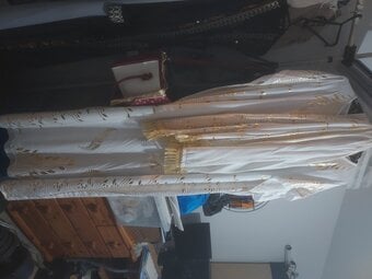 White & Gold sleeveless ethnic pattern Abaya with scarf (one size