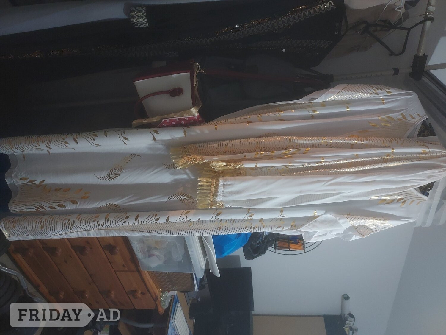 White & Gold sleeveless ethnic pattern Abaya with scarf (one size in Brighton