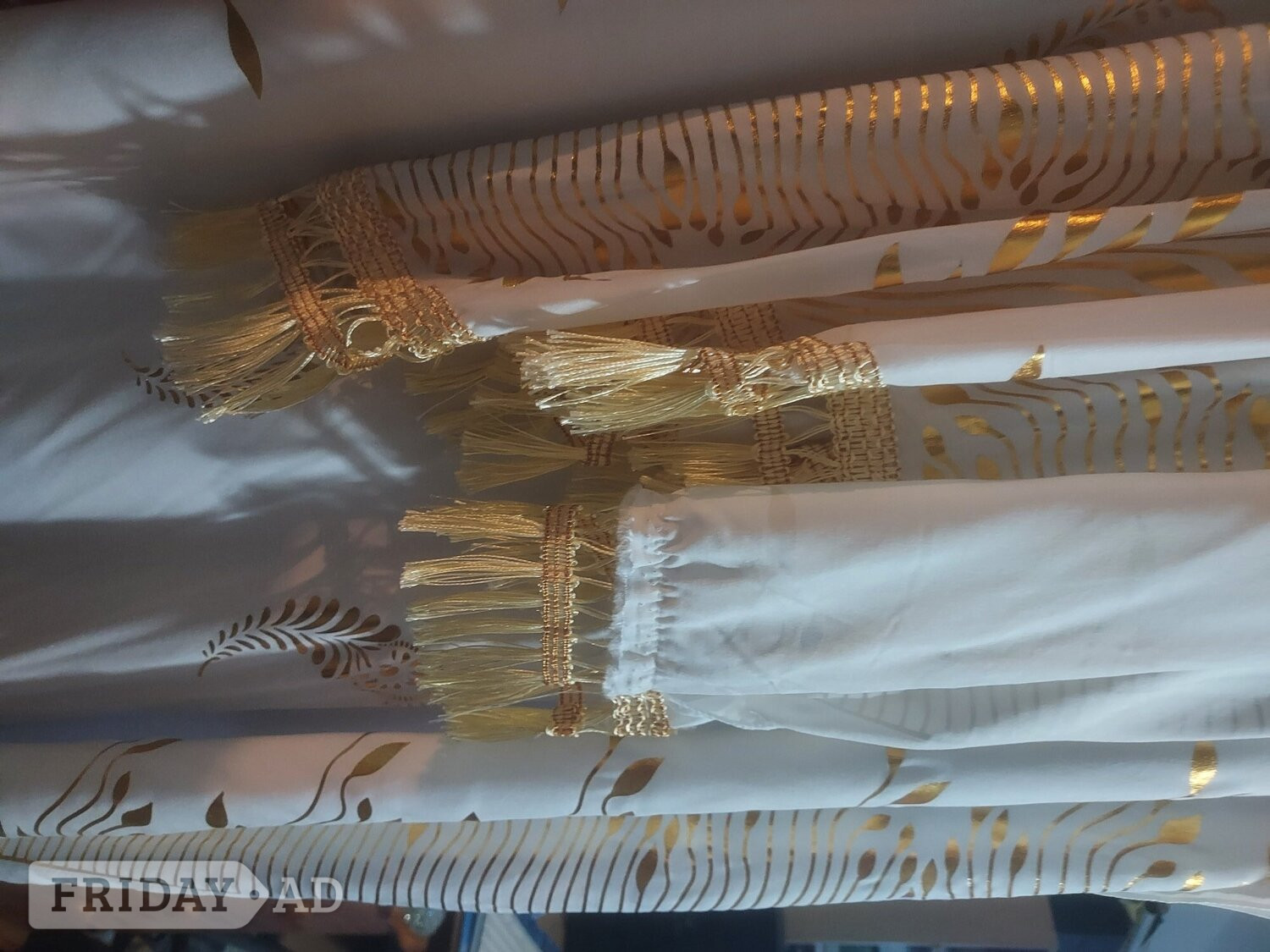 White & Gold sleeveless ethnic pattern Abaya with scarf (one size