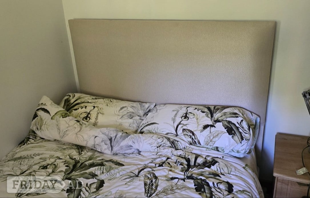Bedroom Furniture Set & Double Bed - Furniture in Worthing