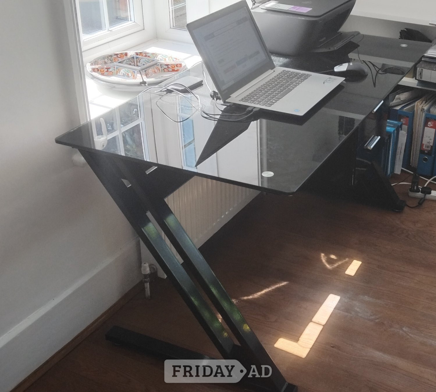 Strong Desk, VGC