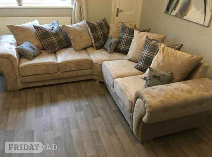 Comfort meet style ¬ 5 Seater Family Sofa with removable cushions