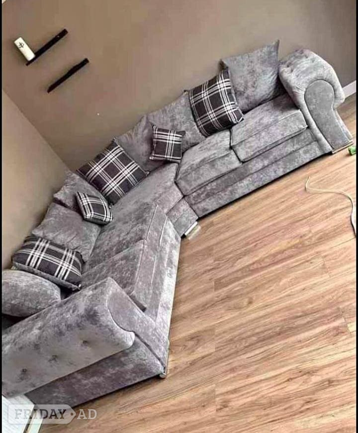 Comfort meet style ¬ 5 Seater Family Sofa with removable cushions - Home Decor in Camden