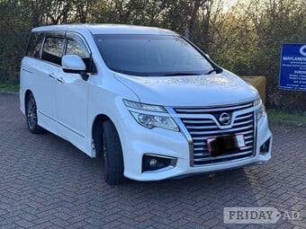 Nissan Elgrand 2015 8 seater 2.5 highway star